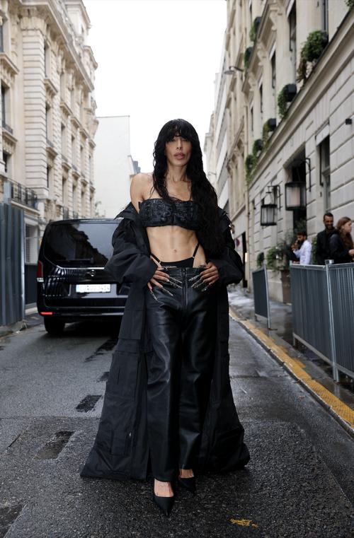 04 - October - Paris Fashion Week - VETEMENTS Womenswear SS 2026 (Almira Kho) - VET-PFW-4.png