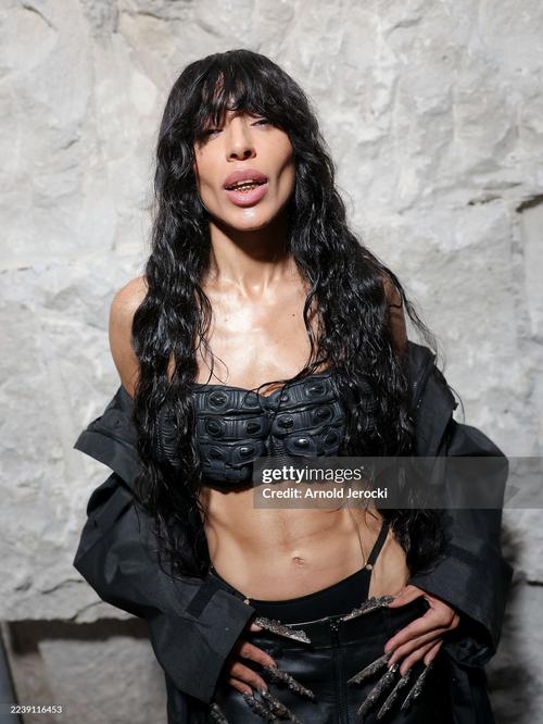 04 - October - Paris Fashion Week - VETEMENTS Womenswear SS 2026 (Pierre Suu) - gettyimages-2239116453-2048x2048.jpg