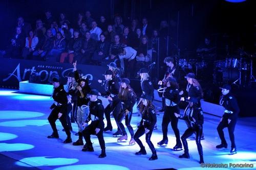 27 - February - Art On Ice - Zurich, Switzerland - QubMX26lxVM.jpg