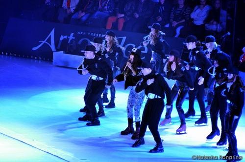 27 - February - Art On Ice - Zurich, Switzerland - nmeuSUXfqiA.jpg