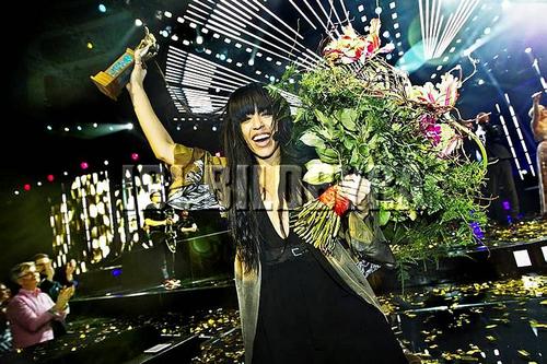 Performance - AB53425639.jpg