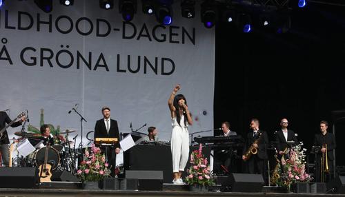 24 - May - Childhood-dagen, Sweden - 10344423_1125875600761360_6834632257066722413_o.jpg