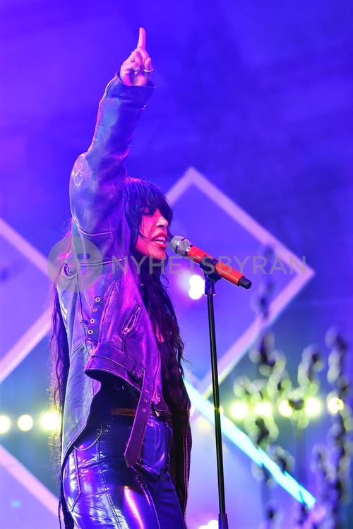 10 - March - Sverige samlas och hjälper, Sweden - sdlRwaSOxW-No8_WatermarkPreview.jpg