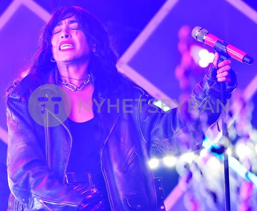 10 - March - Sverige samlas och hjälper, Sweden - sdlWN5TJamWFx8_WatermarkPreview.jpg