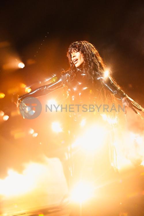 10 - November - Live NRJ Music Awards, France - sdl79FHjkK8YBU_WatermarkPreview.jpg