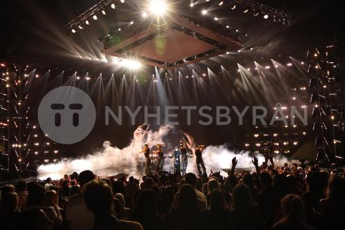 10 - November - Live NRJ Music Awards, France - sdl7W1bOrRxn5Y_WatermarkPreview.jpg