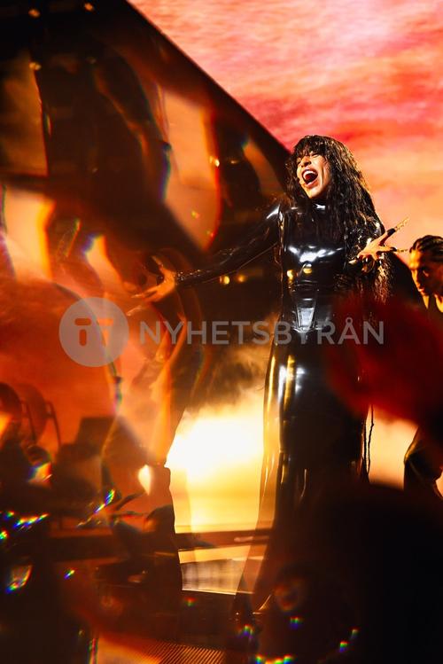 10 - November - Live NRJ Music Awards, France - sdleTPsVgmZR78_WatermarkPreview.jpg