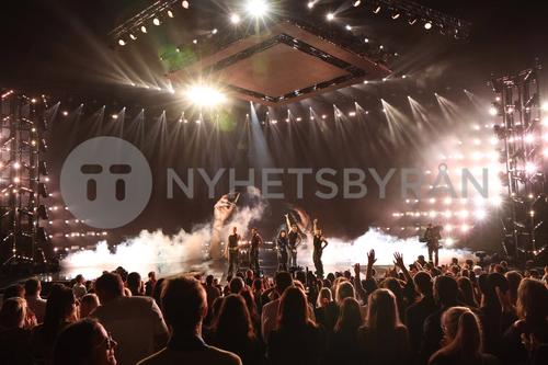 10 - November - Live NRJ Music Awards, France - sdlpZi3VDxMP6g_WatermarkPreview.jpg