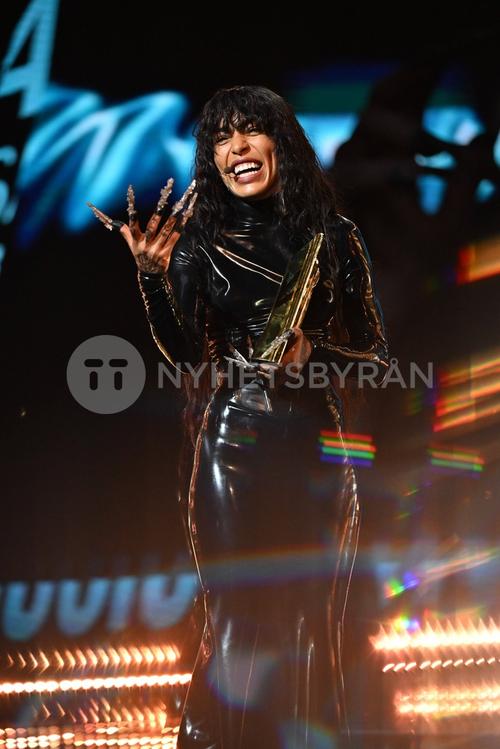 10 - November - Live NRJ Music Awards, France - sdly0pQ7vlZBkM_WatermarkPreview.jpg