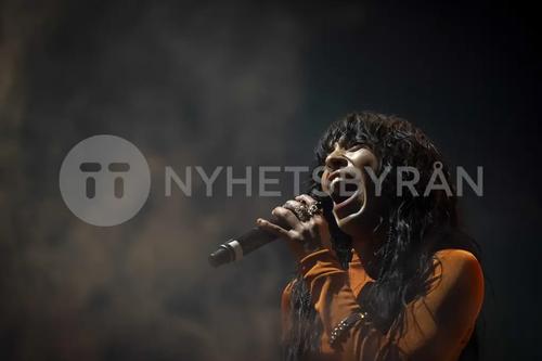 15 - April - Eurovision in Concert, Netherlands - sdlxc6aICtTI8U_WatermarkPreview.jpg