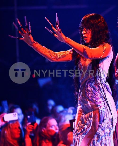 27 - October - Idol Sverige, Sweden - sdlv57m6T9CPwA_WatermarkPreview.jpg