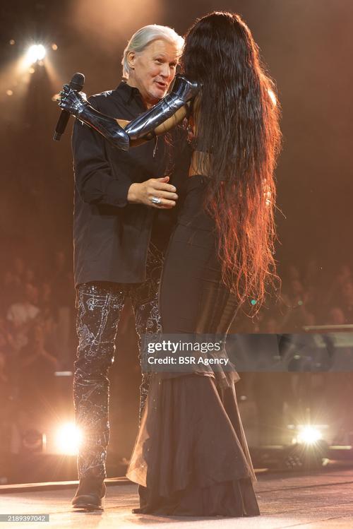 12 - December - Het Grote Songfestivalfeest 2024 (Silas Tahapary) - gettyimages-2189397042-2048x2048.jpg