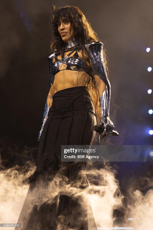 12 - December - Het Grote Songfestivalfeest 2024 (Silas Tahapary) - gettyimages-2189397191-2048x2048.jpg