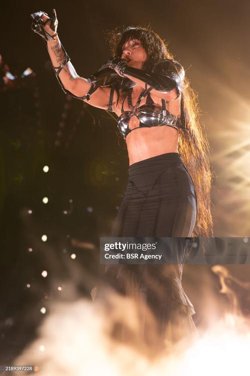 12 - December - Het Grote Songfestivalfeest 2024 (Silas Tahapary) - gettyimages-2189397228-2048x2048.jpg