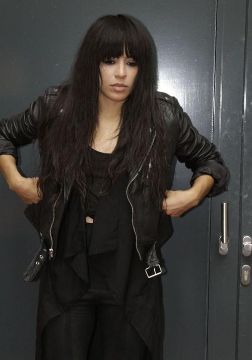 Promiflash - loreen-guckt-ernst.jpg