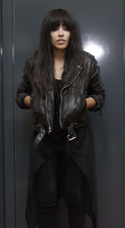 Promiflash - loreen-steckt-ihre-haende-in-die-jackentaschen.jpg