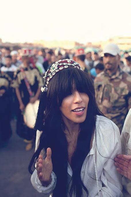 Plaza Photoshoot (Eric Broms) - 3~0.png