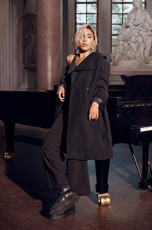 Ellos Photoshoot - ell_1940_camp_made-by-women_loreen_img4.jpg