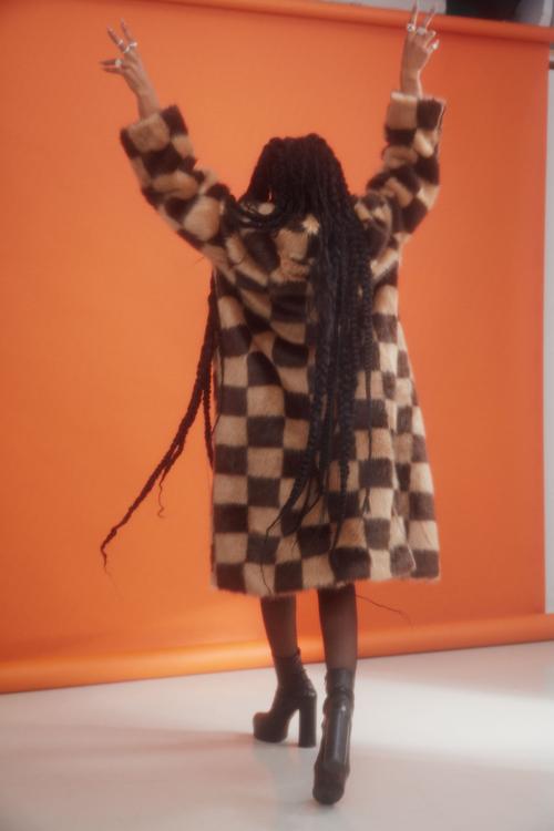 Plaza Kvinna (Patrik Lindén) - LoreenPK2.jpg