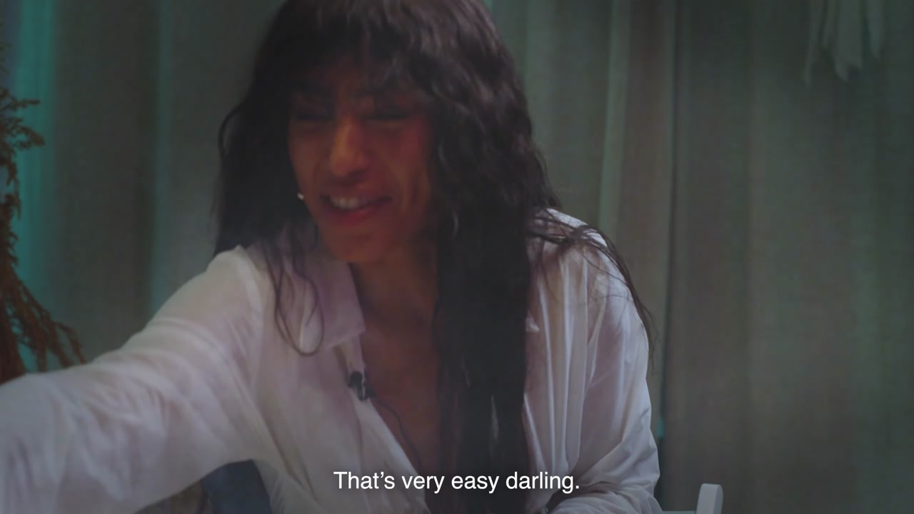 See Into Loreen's Soul As She Has A Personalised Crystal Reading thumbnail
